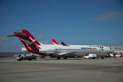Qantas 'right model' on workplace vaccines