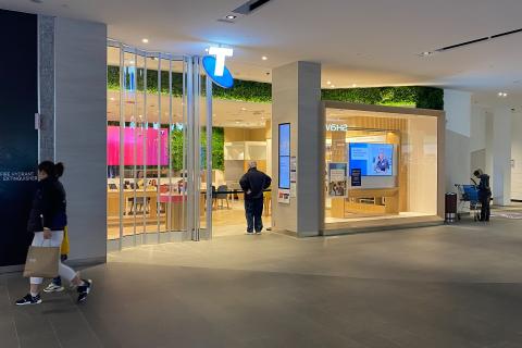 Telstra wants jab required of workers