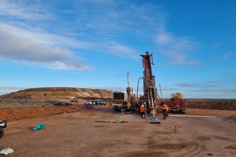 Barton uncovers more shallow SA gold