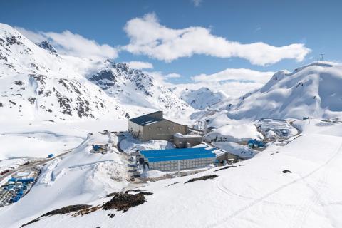 Newcrest buys second Canadian gold mine