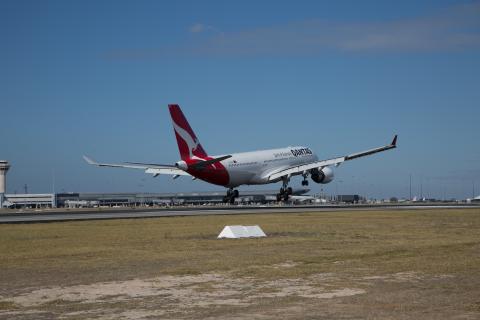 Qantas hails surge in bookings