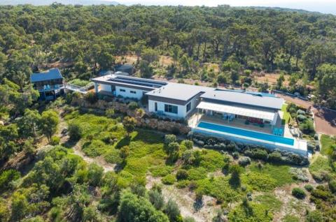 Ellison buys Eagle Bay property