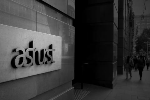 Lawyers on the move en masse