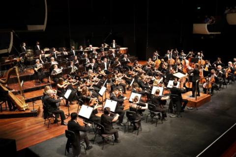 ARTS REVIEW - Marine motions in music