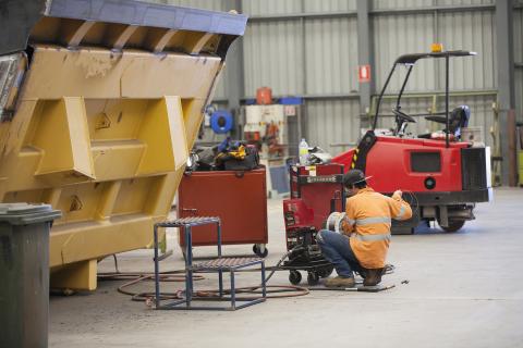 Manufacturing recovery extends into April