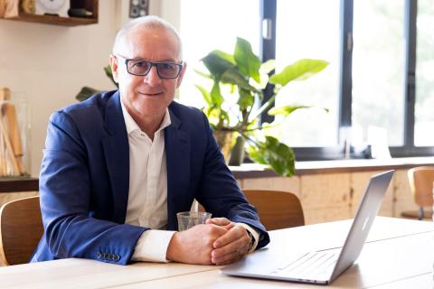 New government makes class effort