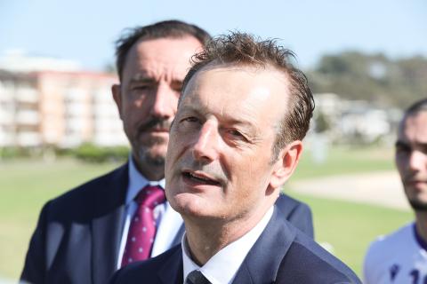 Glory picks old hand as new boss