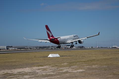 Qantas says sorry with $50 discounts