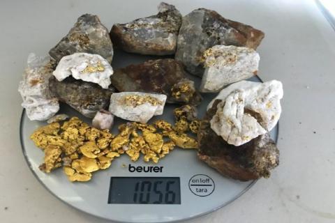 Cyclone unveils nuggets, gold-bearing reef in WA test pits