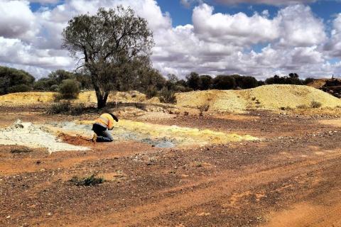 Si6 waits for assays after WA gold probe