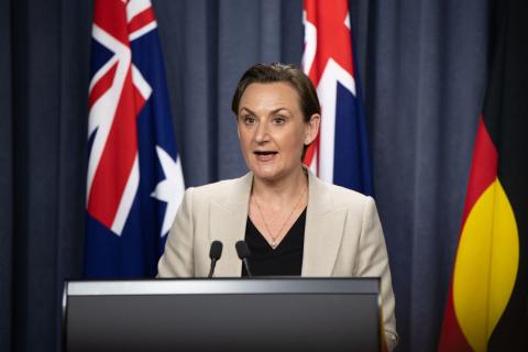 Health Services Union takes up wages offer