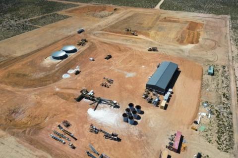 Classic rolls up sleeves to build gold plant over Xmas