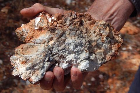 Terrain moves quickly after gold anomaly find in Mid West