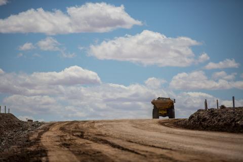 Mining industry turnover falls again