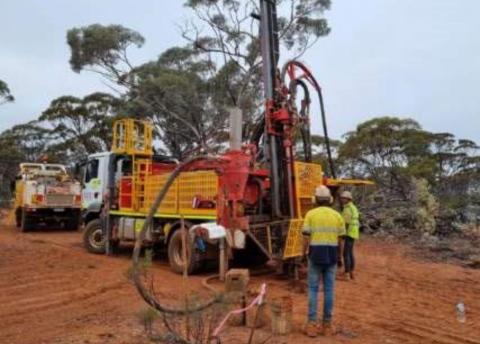 Aurum to test “striking greenstones” for gold, base metals