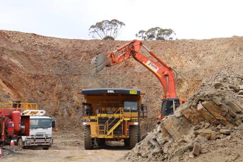 Auric banks another $1.65m from Jeffreys Find gold