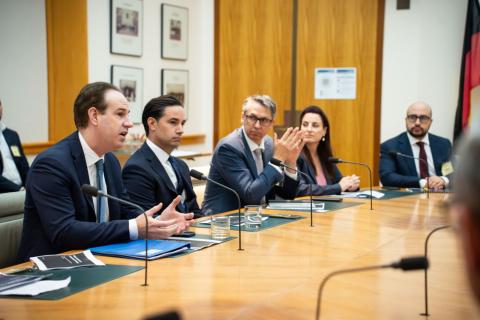 Tesla, Wyloo meet feds on battery woes