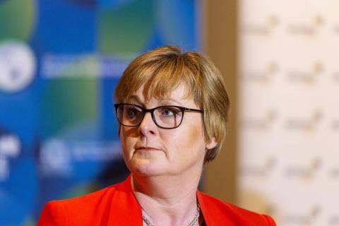 Reynolds to retire from Senate