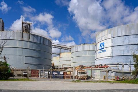 Alumina backs Alcoa takeover