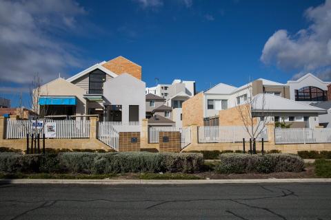 Apartments flatline, villas, townhouses grow