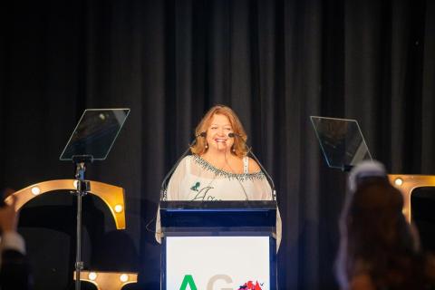 Rinehart receives lifetime achievement award