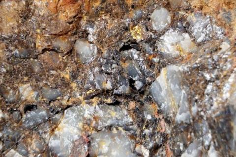 Bulk sample campaign delivers high-grade gold for Everest