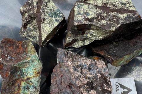 Eye-watering Canadian copper rock chips rouse White Cliff