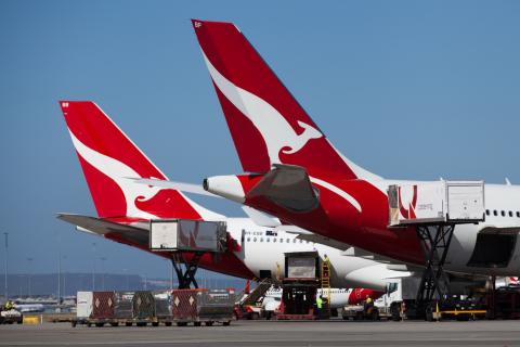 Qantas hands out $1k bonuses to 27k workers