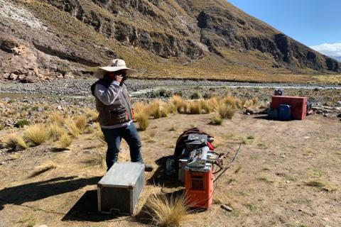 THUNDERBIRD RESOURCES_ PERSON WITH EQUIPMENT_BULLSNBEARSWA use