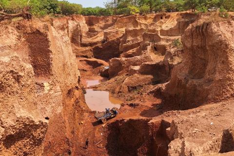 AURUM_BOUNDIALI_Au_BULLSNBEARSWA_1440X960