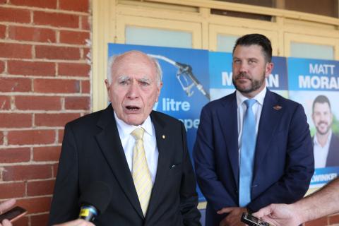Former Prime Minister John Howard and Liberal candidate for Bullwinkel Matt Moran. Photo: Sam Jones.