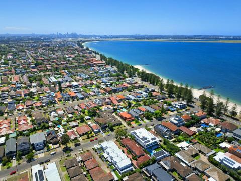 Anglicare WA's Rental Affordability Snapshot captures the number of affordable and suitable rentals available for Western Australians on low incomes. 