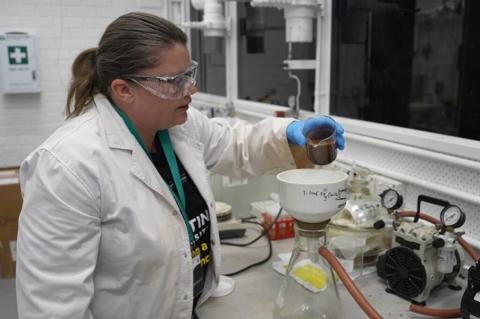Dr Hockaday in her lab at Curtin University