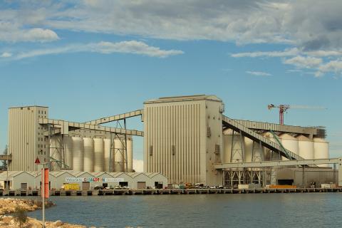 The road will link Fenix's two projects to the Geraldton Port. 