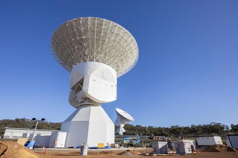 New Norcia 03 radar, with NN03 in the background. Photo: Tom Zaunmayr