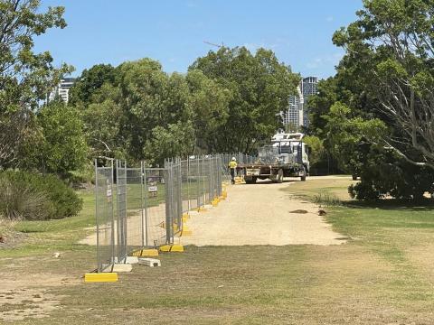 Fencing goes up around Perth Park development.