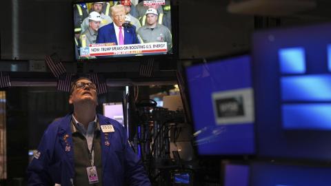 Tech shares lift Wall St amid escalating tariff war