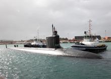 USS Hawaii arrives at HMAS Stirling.