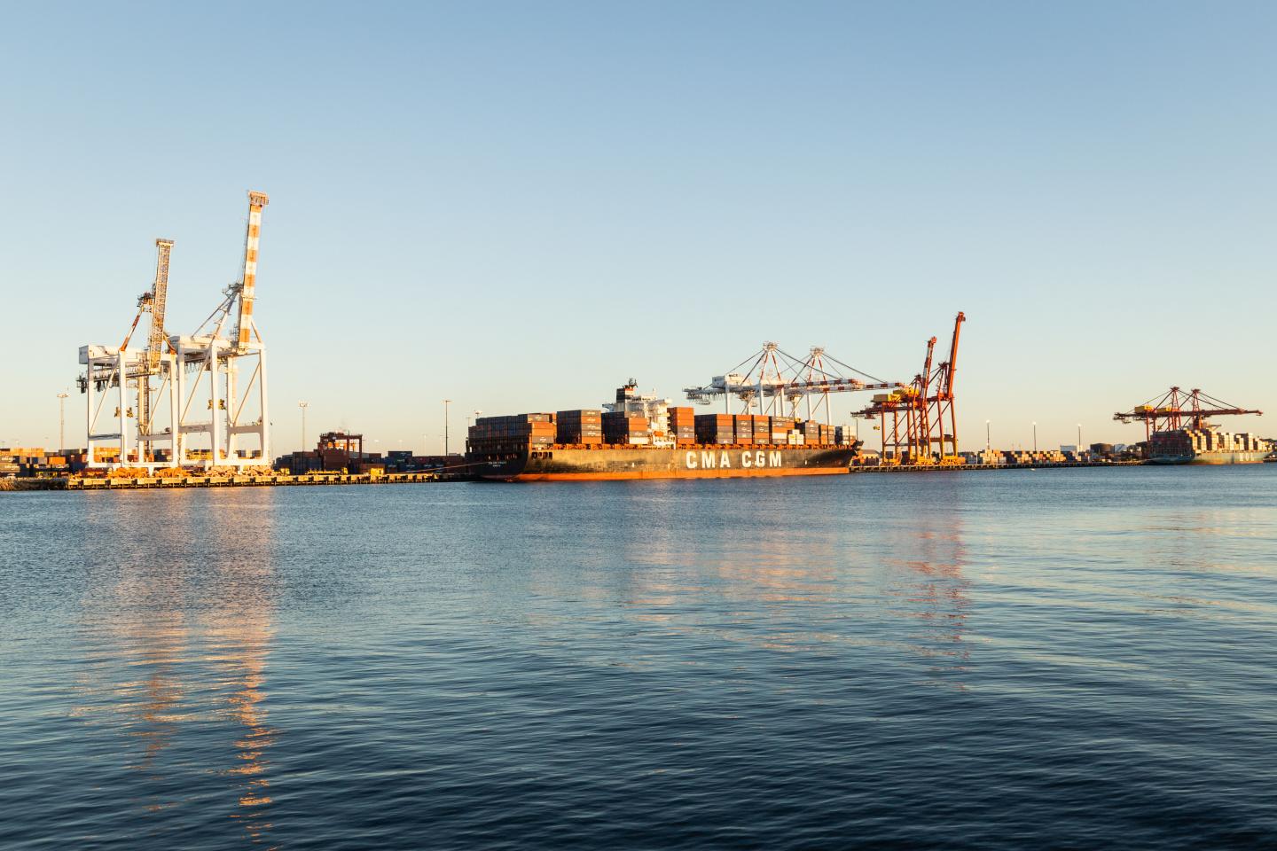 Marine choreography belies heavy haulage