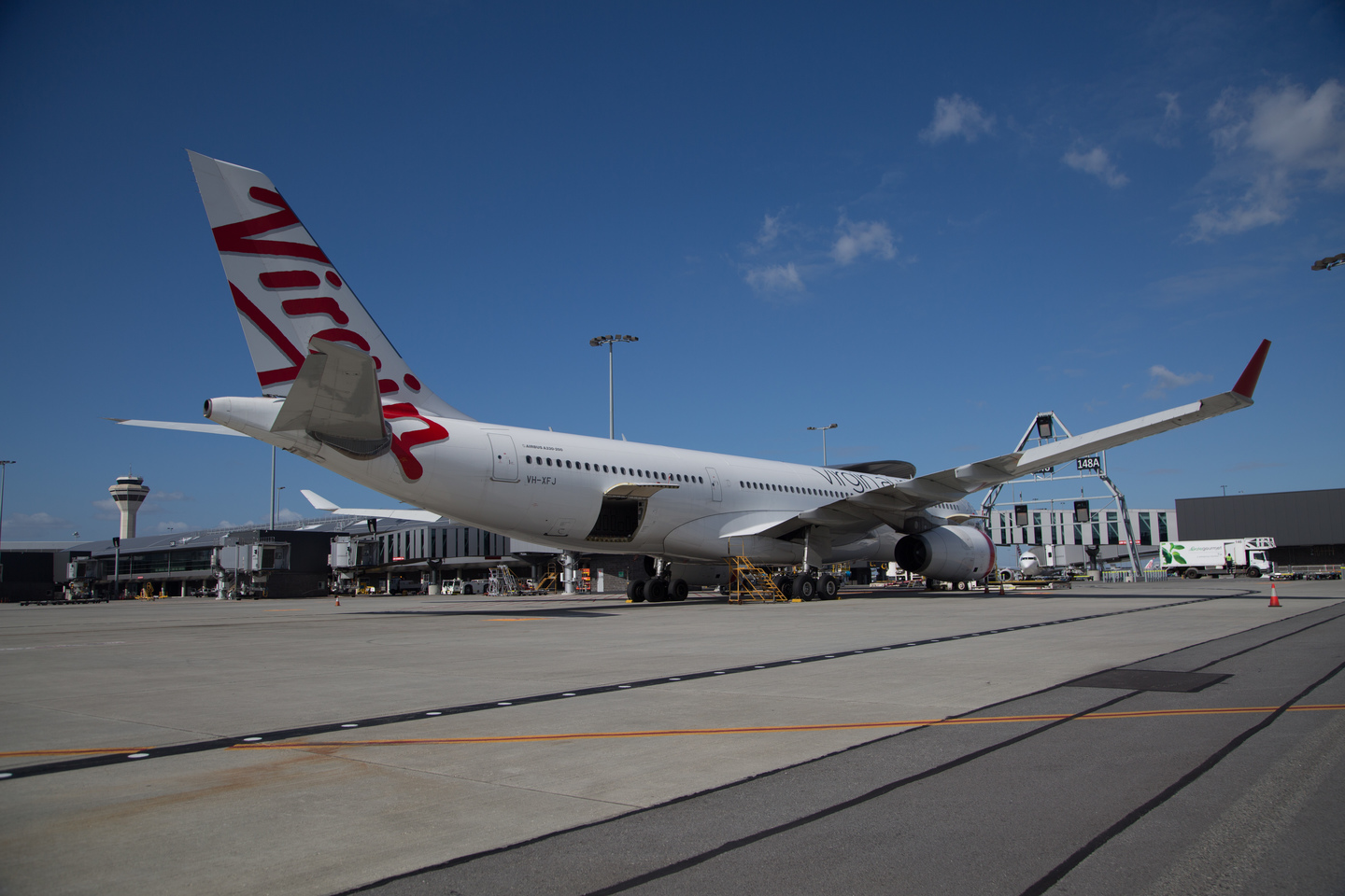Virgin cuts flights, Flight Centre closes 100 stores