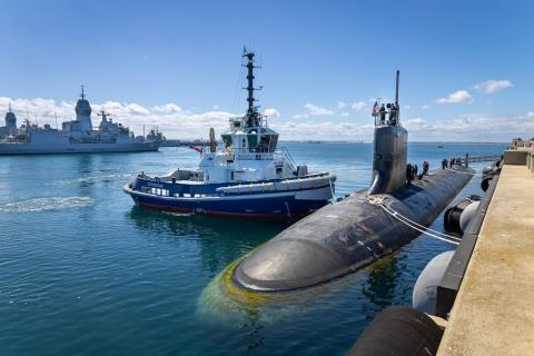 Virginia-class submarine USS Vermont prepares to depart HMAS Stirling