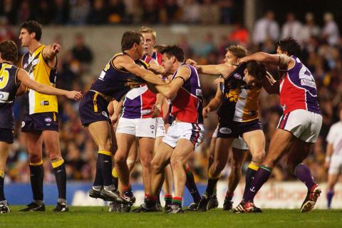 A heated Western Derby in 2003. Photo: AAP Image/Tony McDonough.